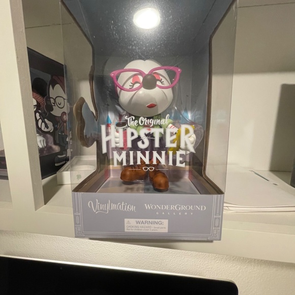 Limited edition hipster, Mickey Mouse and Minnie, mouse vinyl figures 9” - Picture 5 of 7